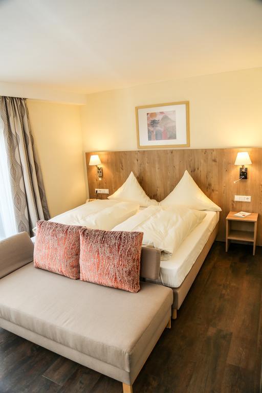 Hotel Hirsch Heidenheim an der Brenz Buitenkant foto
