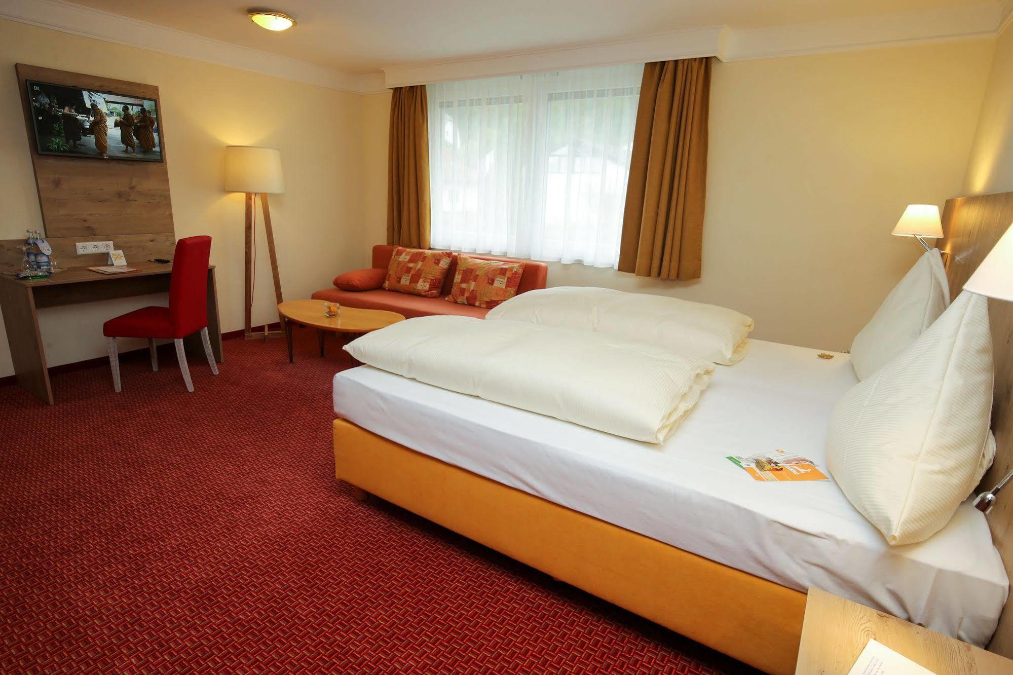 Hotel Hirsch Heidenheim an der Brenz Buitenkant foto