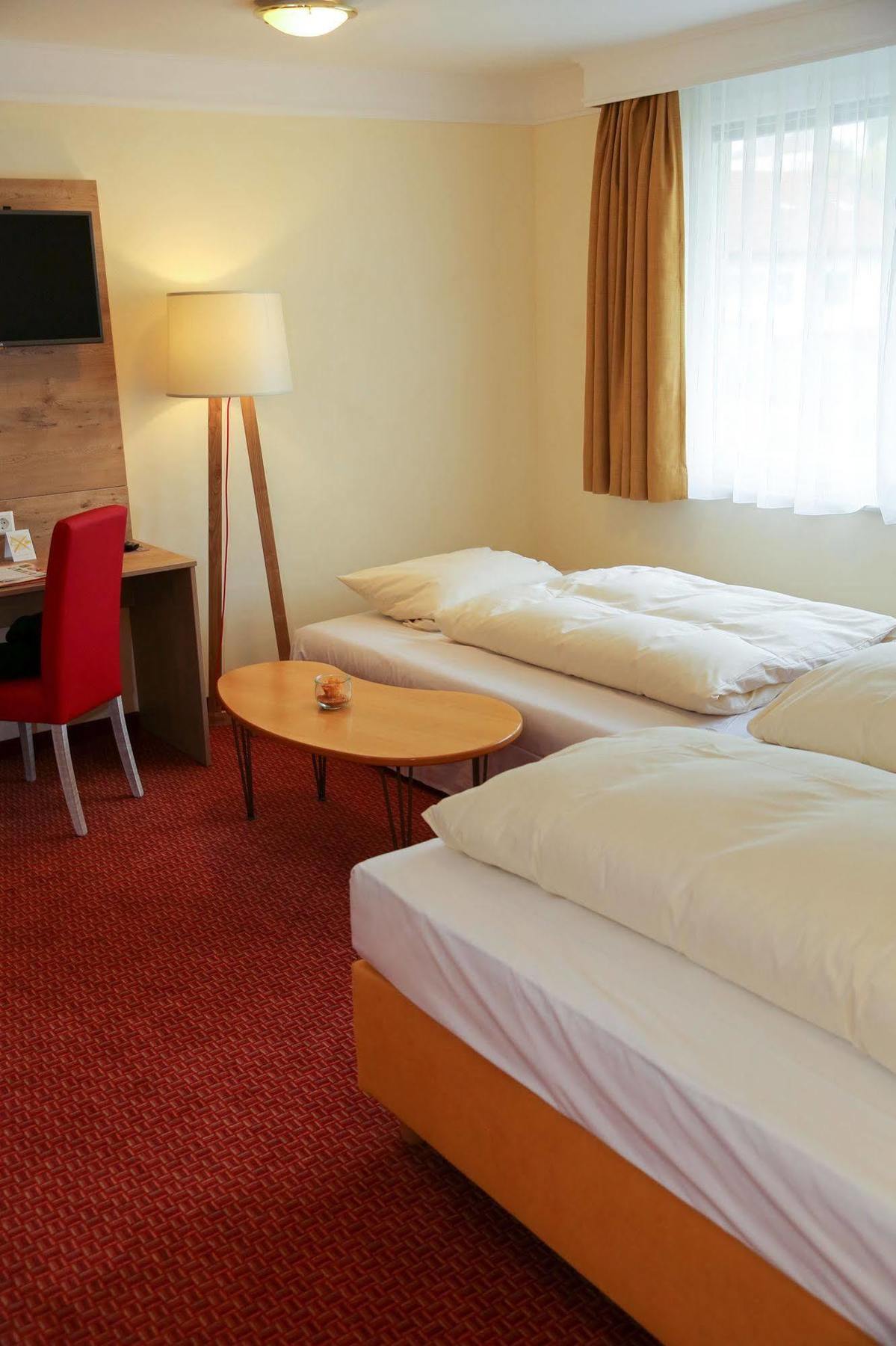 Hotel Hirsch Heidenheim an der Brenz Buitenkant foto