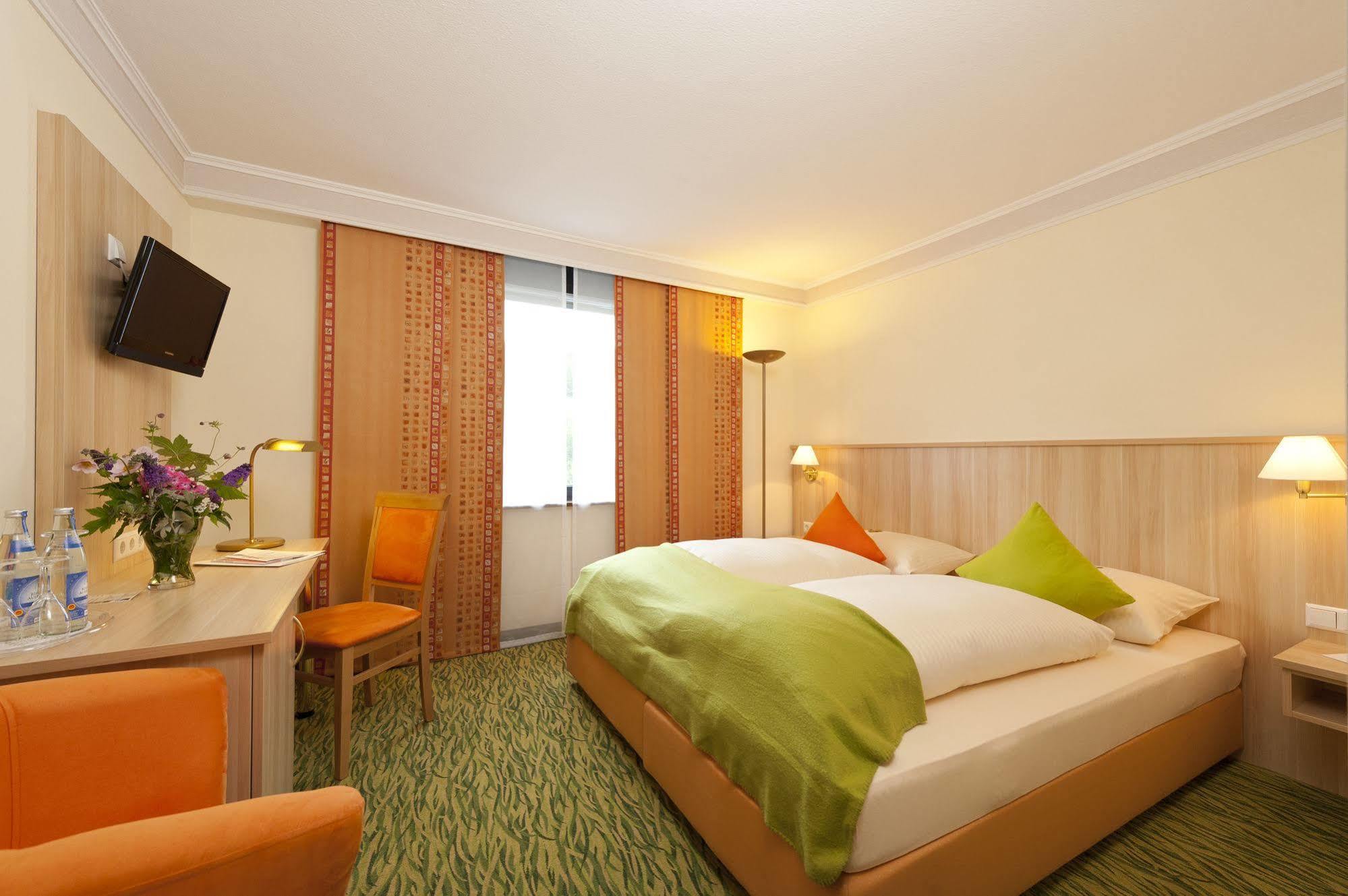 Hotel Hirsch Heidenheim an der Brenz Buitenkant foto